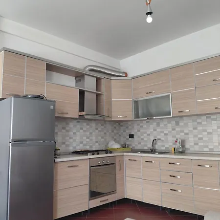 Esi Tirana